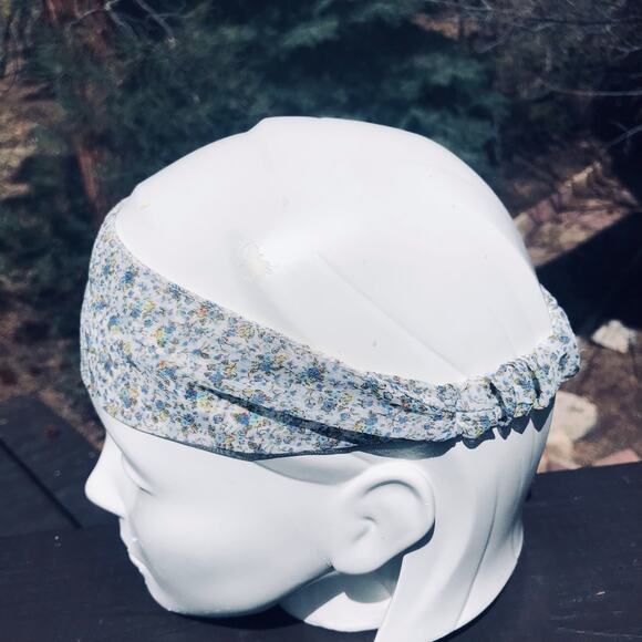 Floral Green Fabric Thin Headband - Picture 2 of 4